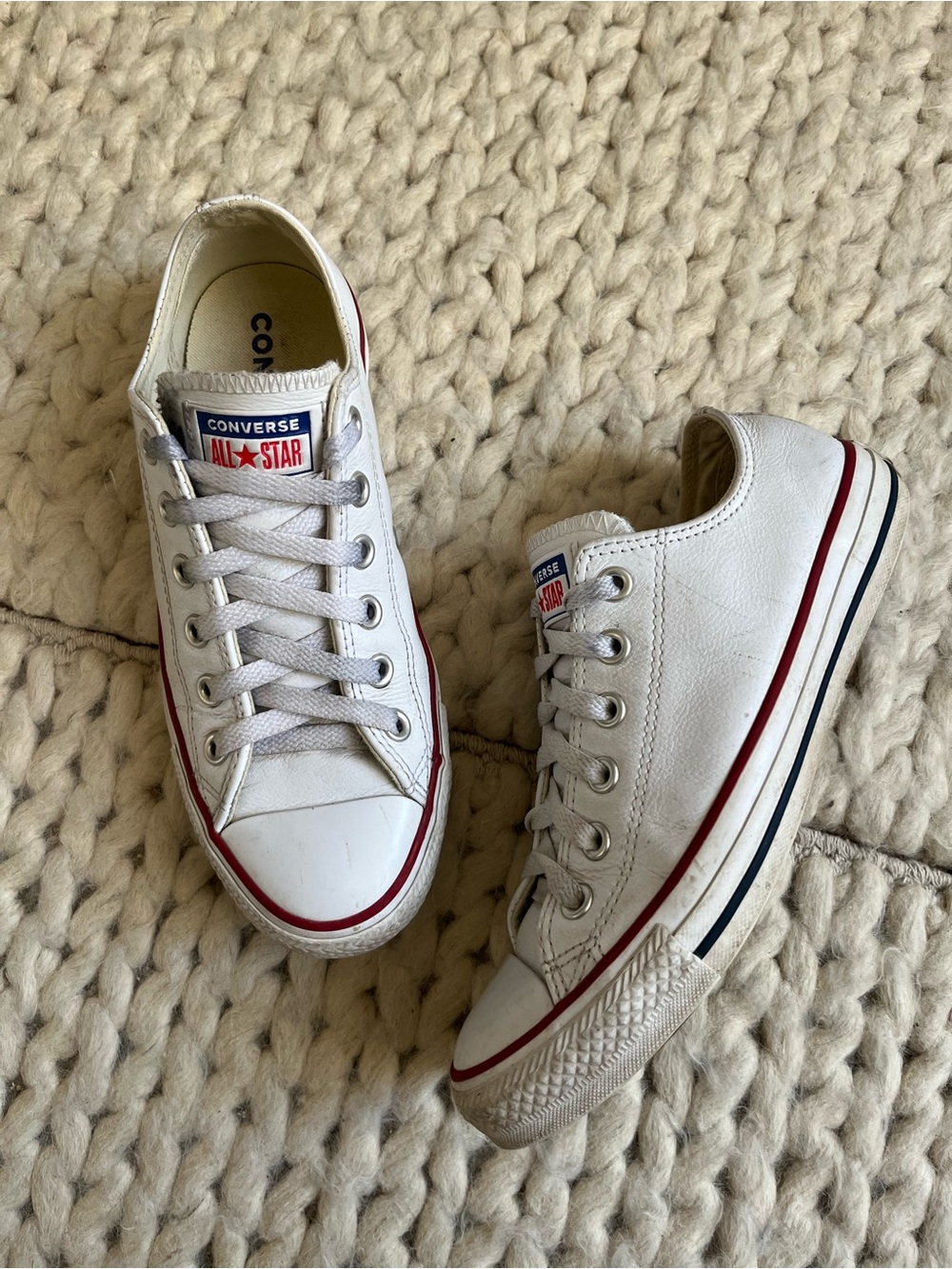 Converse Leather Low Top Sneakers in White | size w7.5 m5.5